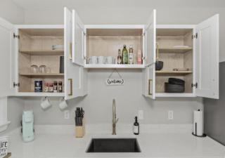 Modern Ranch 15 min to Downtown and Hospitals - Euclid - 5