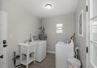Modern Ranch 15 min to Downtown and Hospitals - Euclid - 2