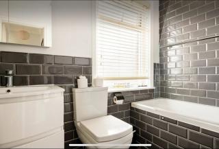Two Bedroom House by Brookland Stays Serviced Accommodation Short Lets Brighton & Hove with Free WiFi - Brighton & Hove - 3