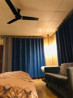 A room with margalla hills view - Islamabad - 2
