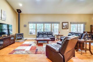 Hike and Explore Graeagle Getaway with Furnished Deck - Graeagle - 9