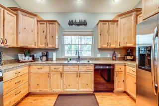 Hike and Explore Graeagle Getaway with Furnished Deck - Graeagle - 5