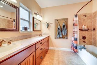Hike and Explore Graeagle Getaway with Furnished Deck - Graeagle - 1