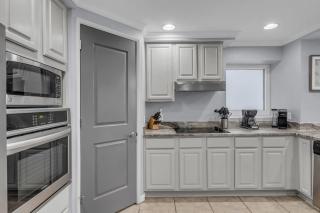 Colonnades 701 by Current Tides Vacation Rentals - Gulf Shores - 2