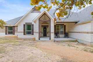 ThistleOaks by Current Tides Vacation Rentals - Fredericksburg - 2