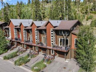 Mountain Cabin W Fireplace & Private Balcony - 9