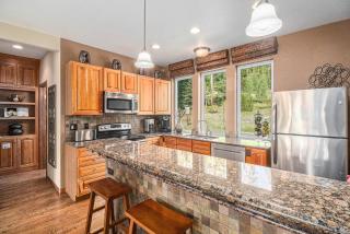 Mountain Cabin W Fireplace & Private Balcony - 7