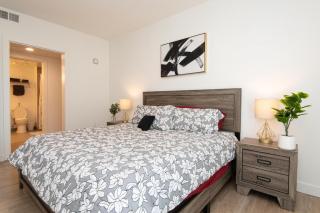 Chic 3-bed Apt with Pool & Hot Tub in Heart of DTLA - Los Angeles - 7