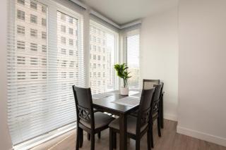 Chic 3-bed Apt with Pool & Hot Tub in Heart of DTLA - Los Angeles - 6