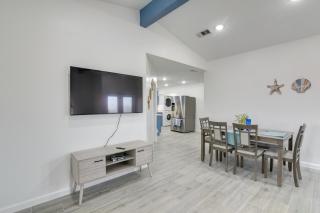 9 Mi to Crystal Beach Pet-Friendly Apt with Balcony - Port Bolivar - 4