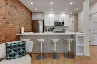Chic 4BR Plateau Haven Heart of Montreal - 4