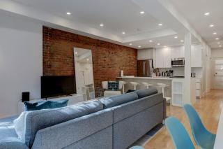 Chic 4BR Plateau Haven Heart of Montreal - 6