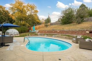 The Santorini Retreat Pool Hot Tub Game Room - 8