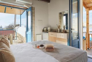 The Orchard Loft Secluded Balcony Stay with Panoramic Views - Peristerona - 9