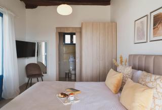 The Orchard Loft Secluded Balcony Stay with Panoramic Views - Peristerona - 8