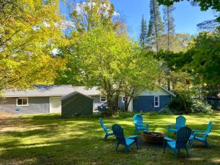 Downtown Bellaire, Close to Hiking, Biking, Golf, Lakes,Pets friendly - Bellaire - 1