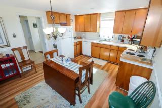 Almost Heaven - Pet friendly; Waterfront home! - - 7