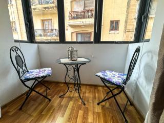 Side Sea View Apartment - Sliema - 3