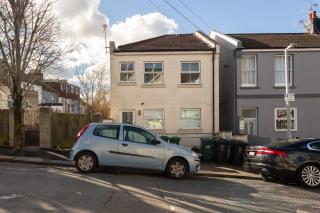 Two Bedroom Apartment By Brookland Stays Serviced Accommodation Short Lets Brighton With Free WIFI - Brighton & Hove - 1