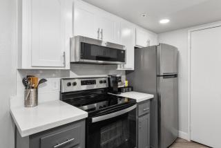 Chill 2BR Near ASU, Pool, Grill, Parking,Pet Frndly - Tempe - 7