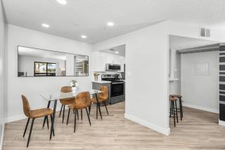 Chill 2BR Near ASU, Pool, Grill, Parking,Pet Frndly - Tempe - 8