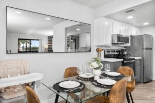 Sleek 2BR Near ASU, Pool, Grill, Parking,PetFrndly - Tempe - 6