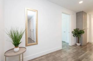 Modern 3 Bedroom High-Rise with resort Pool - 4