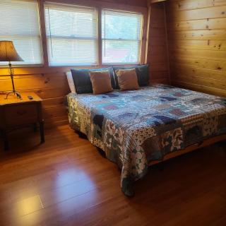 Pet friendly, Safe in winter 3 Bedroom, Brand new hot tub, and Grill! Working Fireplace, Easy access - Gatlinburg - 9
