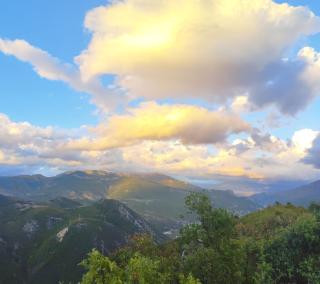 Stone House Hostel Elbasan - Elbasan - 7