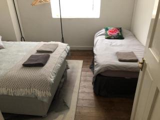 Ground Floor at Creative Norfolk Chapel with Sauna Sleeps 5 - Briston - 3