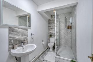 Cozy 4-bed stays for Contractors & Families - Birmingham - 3