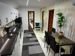Apartament cu 2 Dormitoare de lux situat in complex ApartHotel Botosani 1 - 8