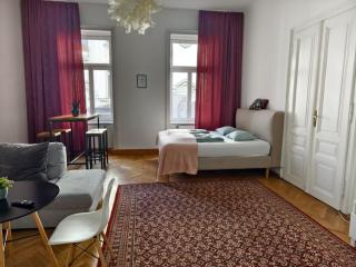 10 min center and Rathaus - 5