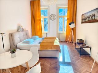 10 min center and Rathaus - 2