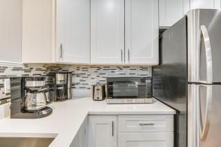 5 Mi to Dtwn Ukrainian Village Apartment! - 1