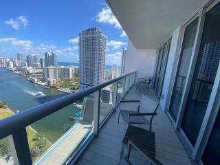 Apt Miami Beach 1B1B w Kitchen Beach and Mall 2308 - Hallandale Beach - 0