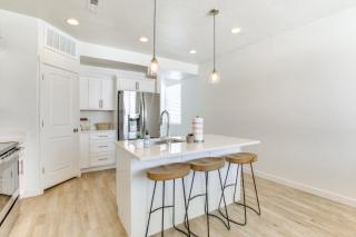 Walk to Marina and Lake Spacious Garden City Gem! - Garden City - 4