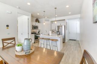 Walk to Marina and Lake Spacious Garden City Gem! - Garden City - 6