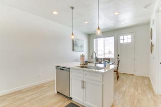 Walk to Marina and Lake Spacious Garden City Gem! - Garden City - 3