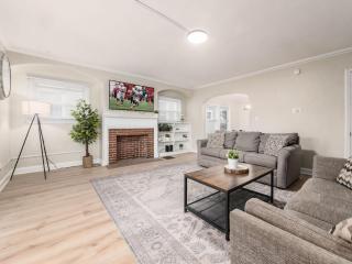 Housepitality - The OSU Mansion- OSU Sleeps 20 - Columbus - 5