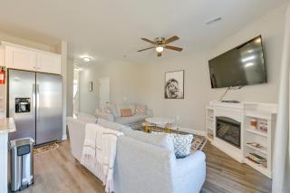 Stay and Play Spacious Concord Townhome Near Uptown - Concord - 4