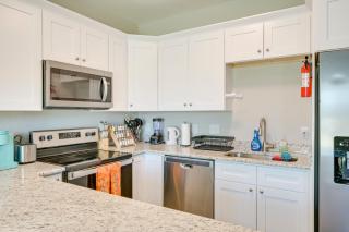 Stay and Play Spacious Concord Townhome Near Uptown - Concord - 1