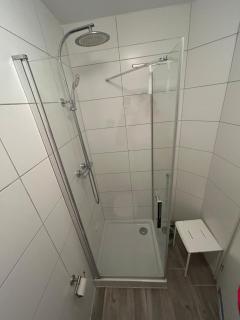 Ferienwohnung zentral am Bahnhof mit Küche, Badezimmer, gratis Parkplatz & WLAN - Ratisbona - 1