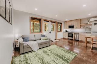 Ensuite 8 -WIFI - Gas F-P - Bbq - Sleeps 2 - Glacier - 5