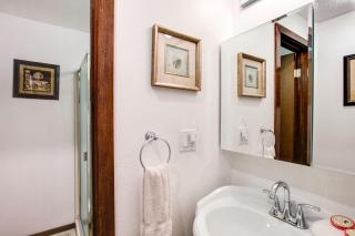 Snowater Condo 31 - Fireplace - Wifi - Sleeps 4 - Glacier - 5