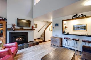 Snowater Condo 6 - Fireplace - Kitchen - Sleeps 5 - Glacier - 7