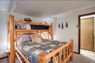 Snowater Condo 6 - Fireplace - Kitchen - Sleeps 5 - Glacier - 6