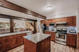 The Glacier Lodge - Perfect For Large Groups! - 2