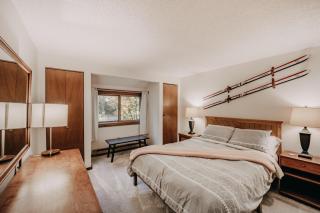 Snowater Condo 55 - Wood Stove - Wi-Fi - W-D - Glacier - 2