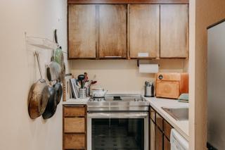 Snowater Condo 85 - Fireplace - 2-Story Sleeps 4 - Glacier - 2